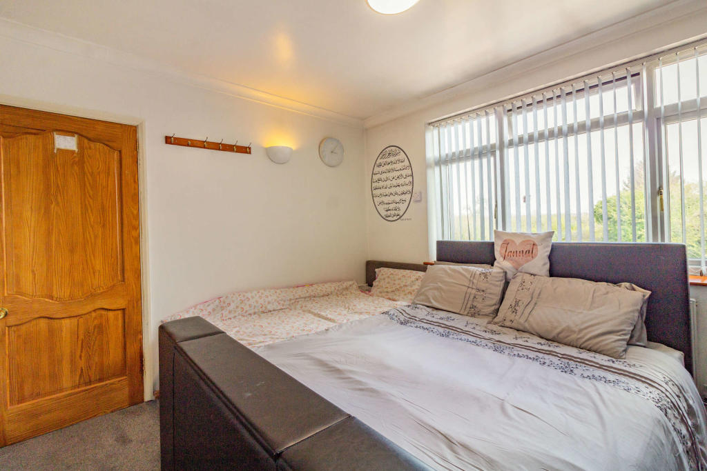 6 bedroom detached house for sale in Trentham Drive, Nottingham, NG8