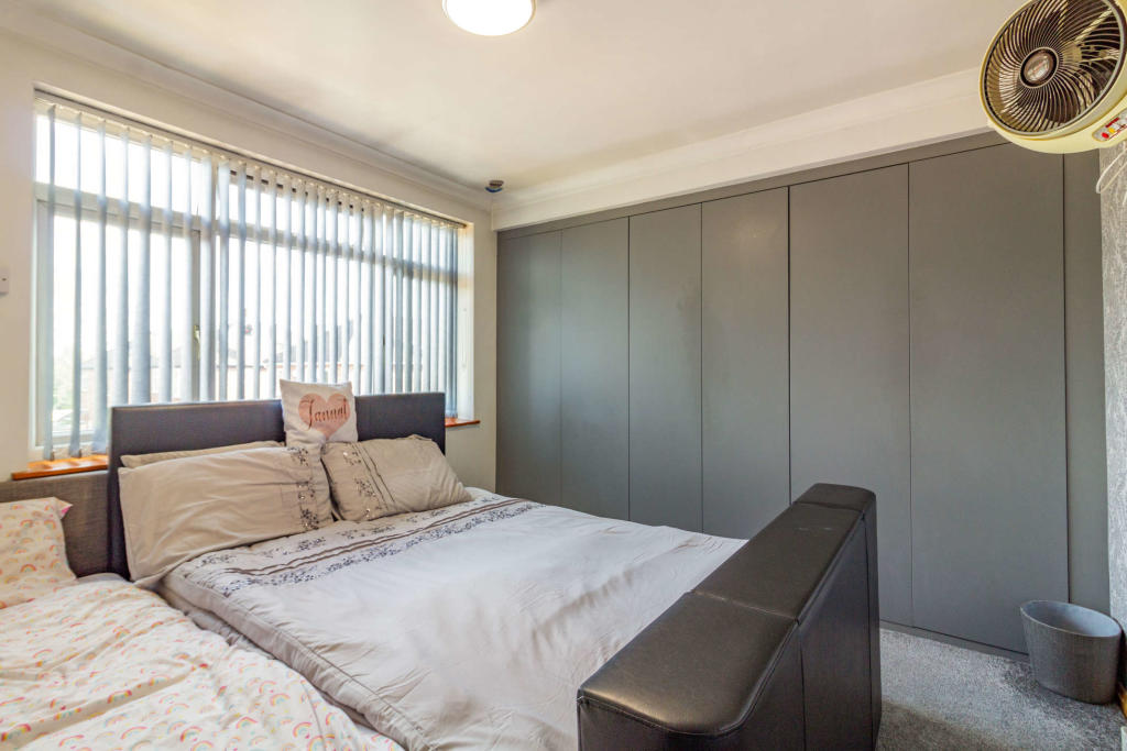 6 bedroom detached house for sale in Trentham Drive, Nottingham, NG8