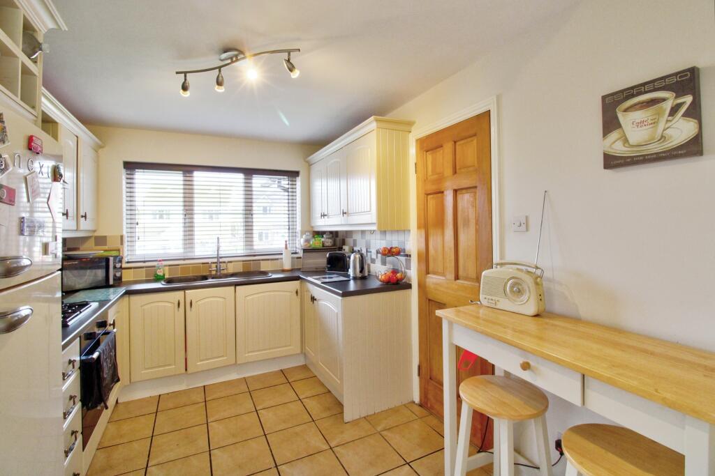 4 bedroom detached house for sale in Far Golden Smithies, Mexborough, S64