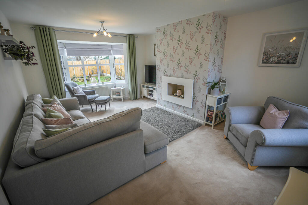 4 bedroom detached house for sale in Private Lane, NormanbybySpital, LN8