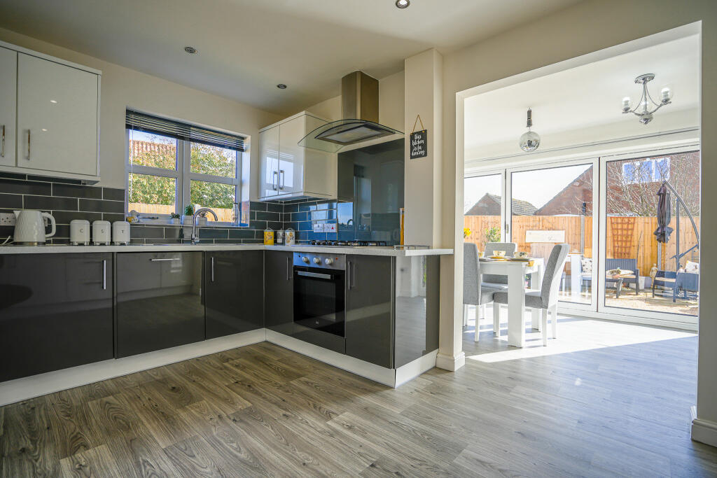 4 bedroom detached house for sale in Private Lane, NormanbybySpital, LN8