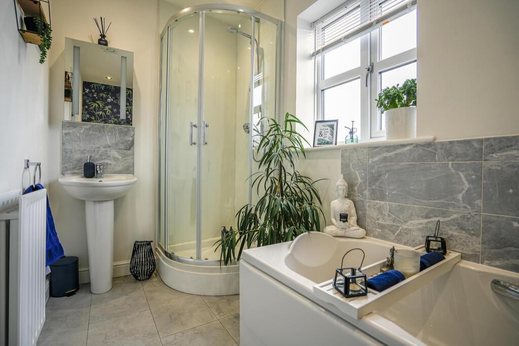 4 bedroom detached house for sale in Private Lane, NormanbybySpital, LN8