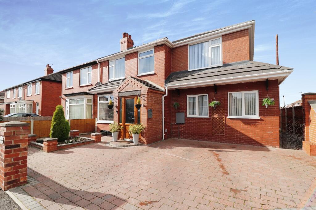 4 bedroom semidetached house for sale in Grove Hill Road, Wheatley