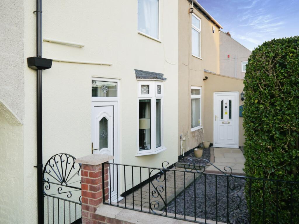 3 bedroom terraced house for sale in Shuttlewood Road, Chesterfield, S44