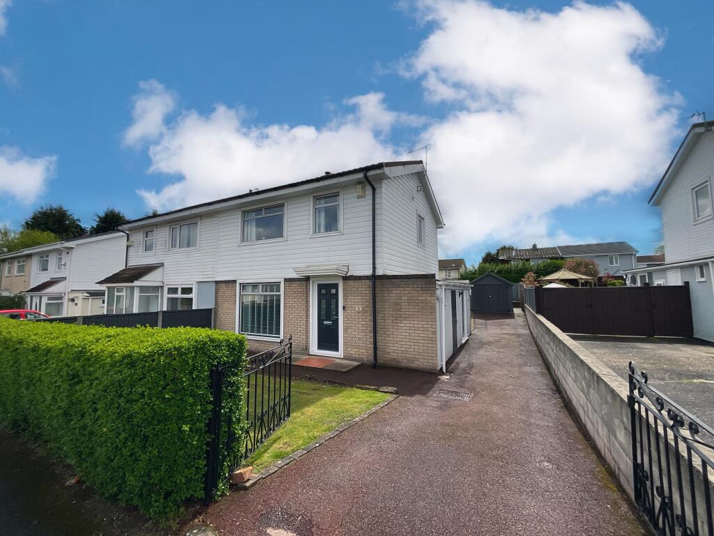 3 bedroom semidetached house for sale in Monkton Drive, Nottingham, NG8