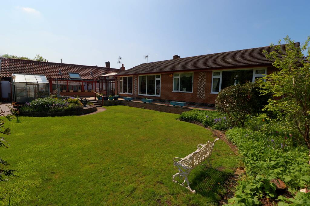 3 bedroom bungalow for sale in Awsworth Lane, Nottingham, NG16