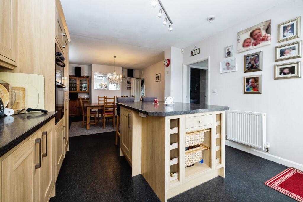 4 bedroom detached house for sale in Boultham Park Road, Lincoln, LN6