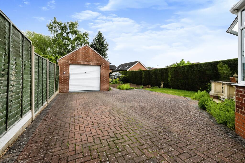 4 bedroom detached house for sale in Boultham Park Road, Lincoln, LN6