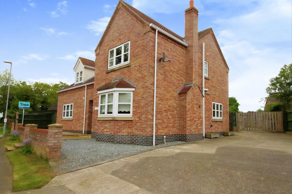 4 bedroom detached house for sale in Station Road, Keyingham, Hull, HU12