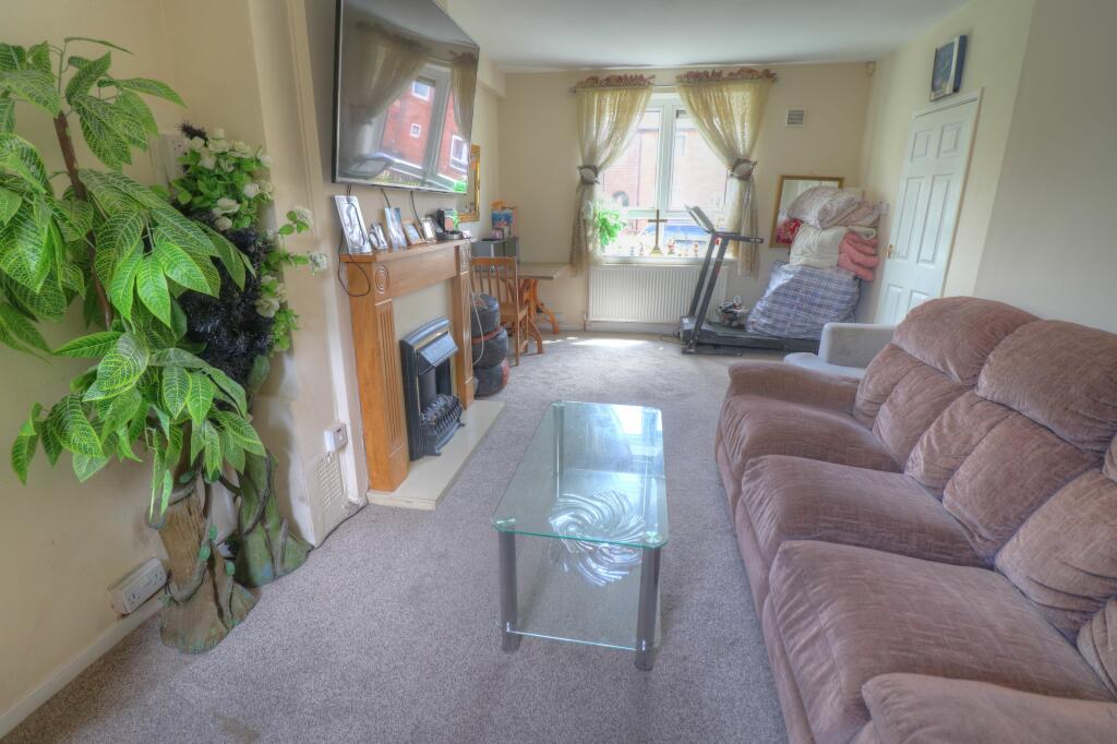 3 bedroom semidetached house for sale in Northfield Road, Leicester, LE4