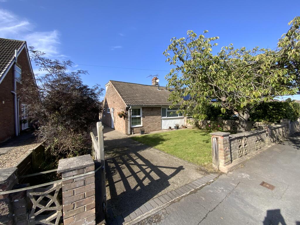 3 bedroom semidetached bungalow for sale in Station Road, Gilberdyke, Brough, HU15