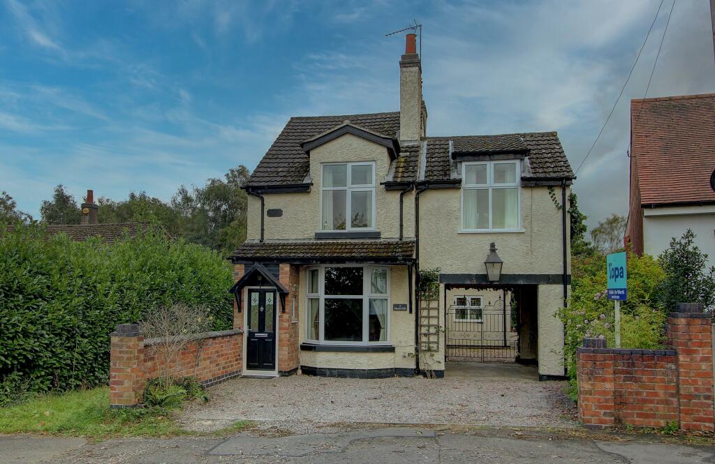 3 bedroom detached house for sale in Abbey Road, Coalville, LE67