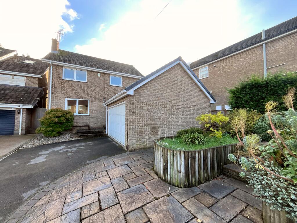 3 bedroom detached house for sale in Sycamore Rise, Nottingham, NG6