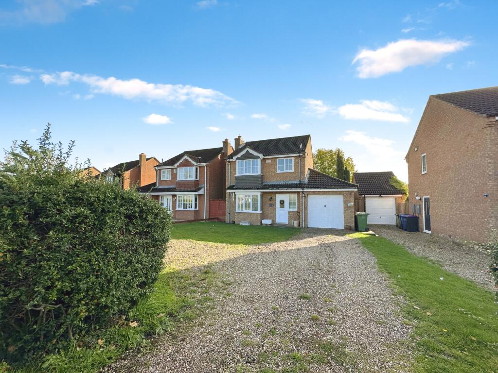 3 bedroom detached house for sale in Lincoln Road, Dunholme, LN2
