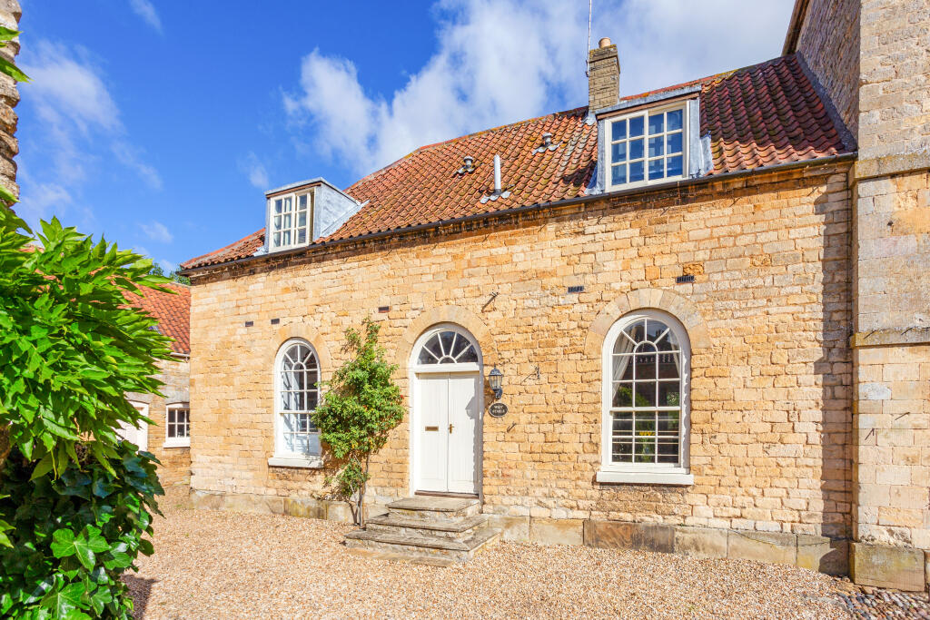 4 bedroom semidetached house for sale in Hall Drive, Coleby, LN5