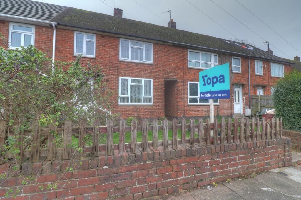 3 bedroom town house for sale in Goodwood Crescent, Leicester, LE5