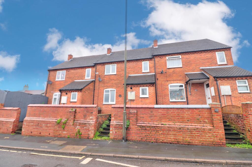 4 bedroom town house for sale in High Street, Swadlincote, DE11
