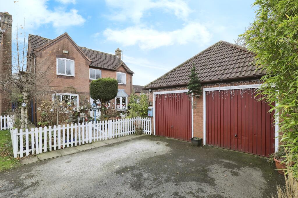 4 bedroom detached house for sale in St. Annes Close, Worksop, S80