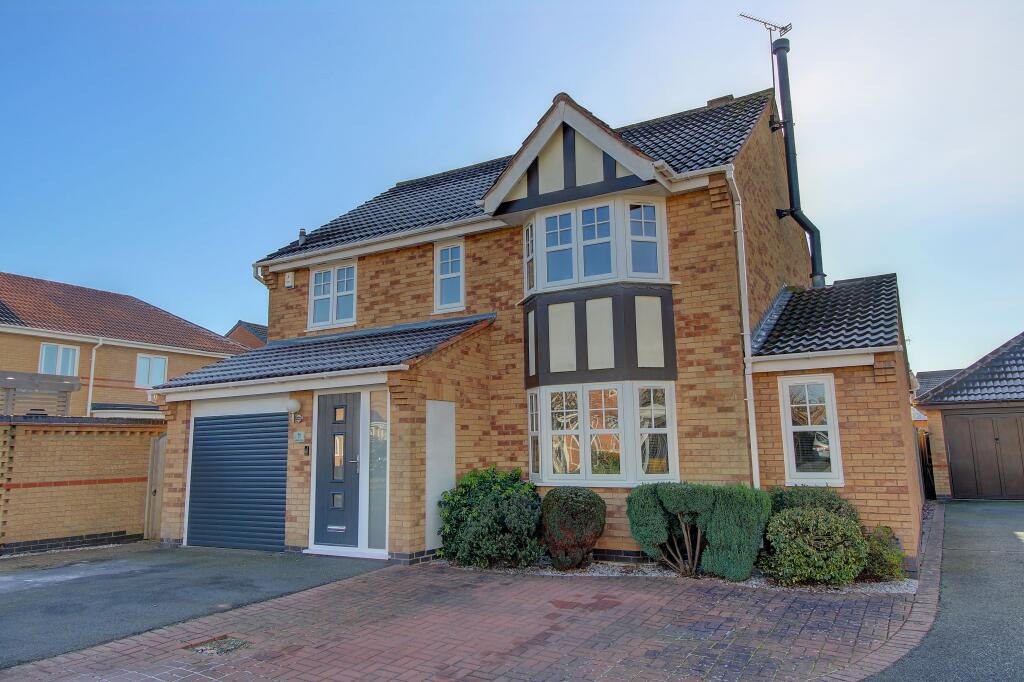 4 bedroom detached house for sale in Worsh Close, Whetstone, LE8
