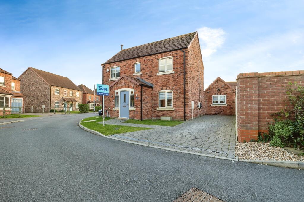 4 bedroom detached house for sale in Mendip Avenue, North Hykeham, LN6