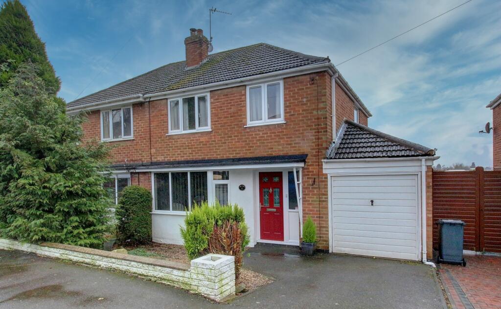 3 bedroom semidetached house for sale in Hogarth Road, Whitwick, LE67