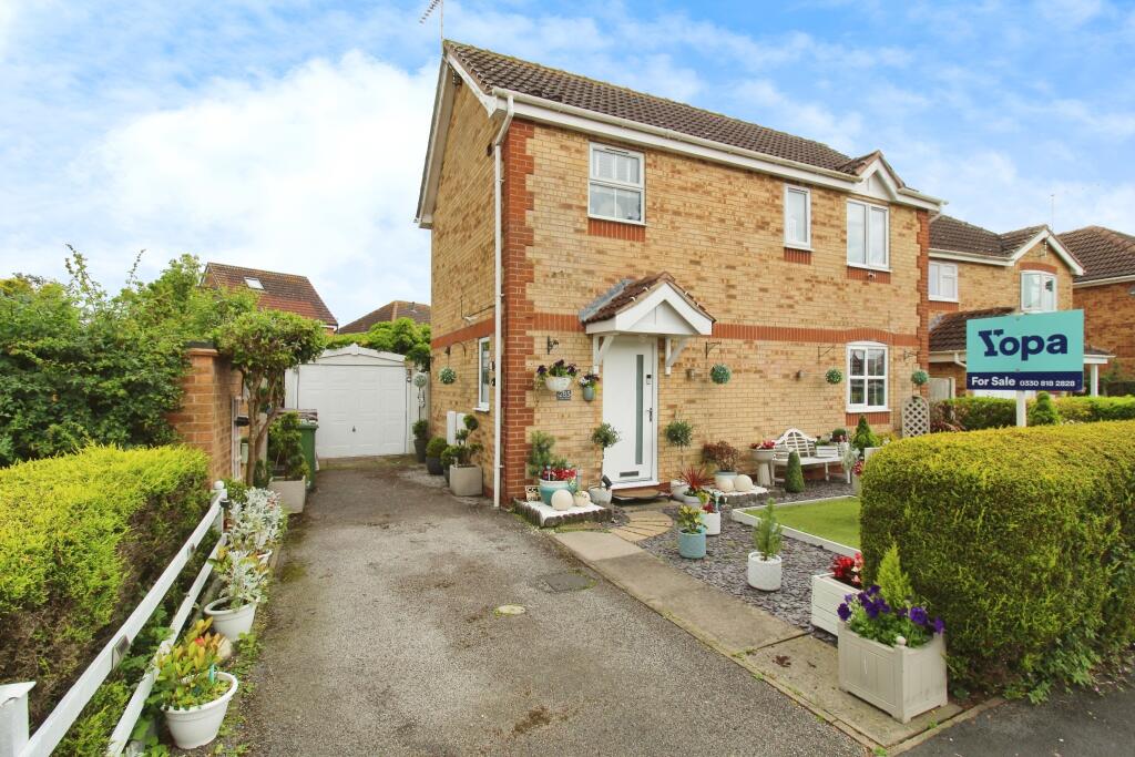 3 bedroom detached house for sale in Calder Road, Lincoln, LN5