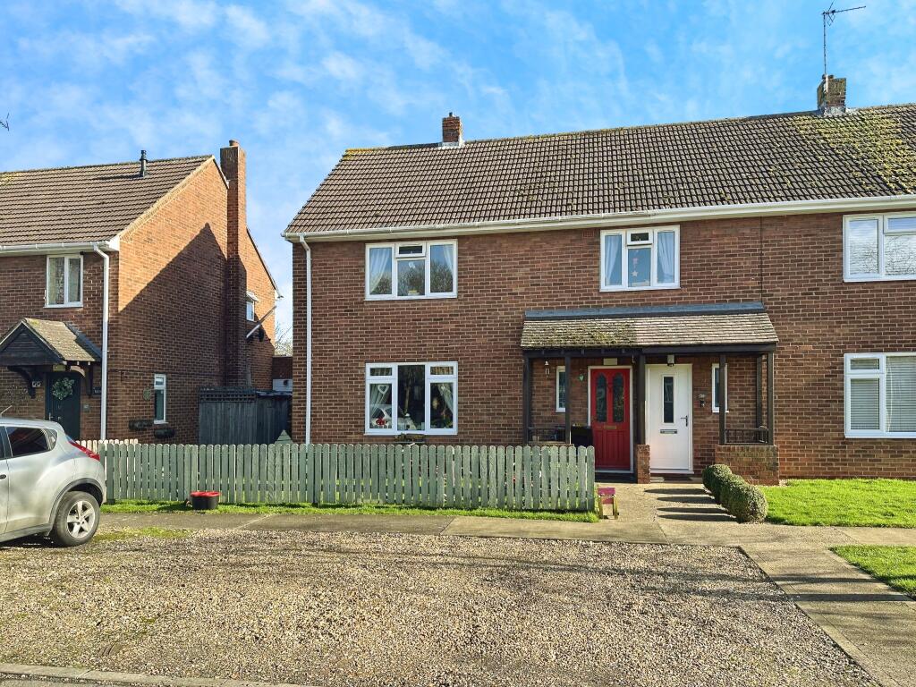 3 bedroom semidetached house for sale in Nettleton Drive, Witham St