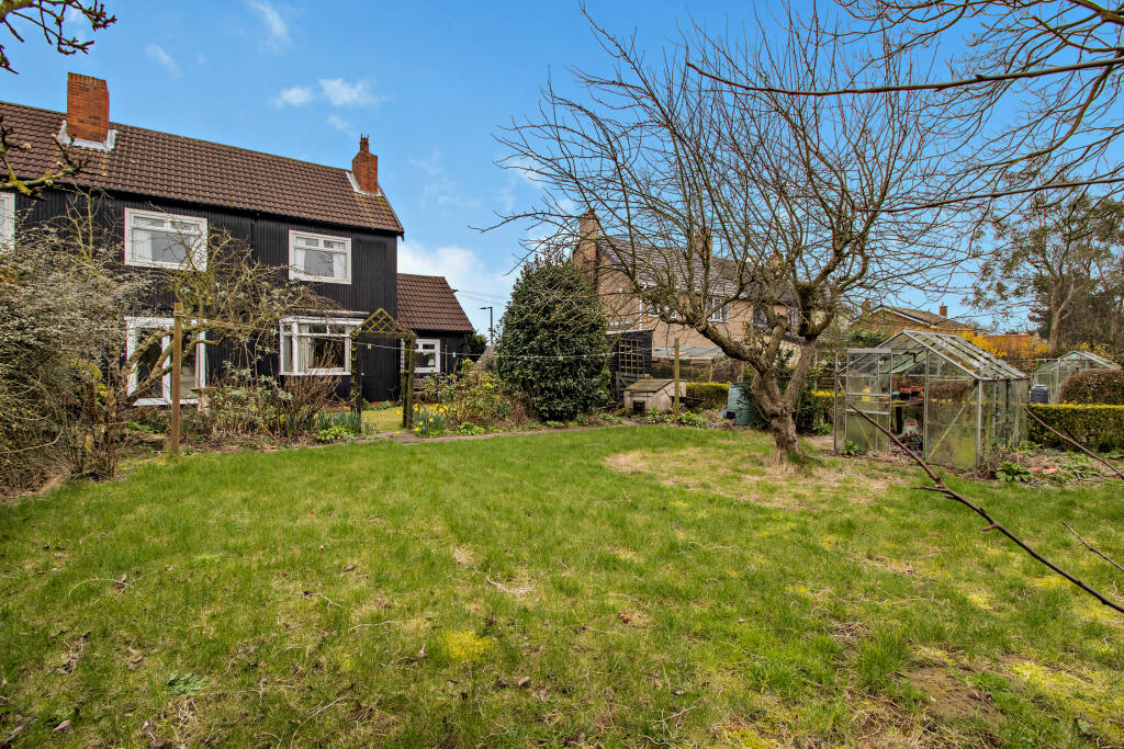 3 bedroom semidetached house for sale in Hangman Stone Lane, High