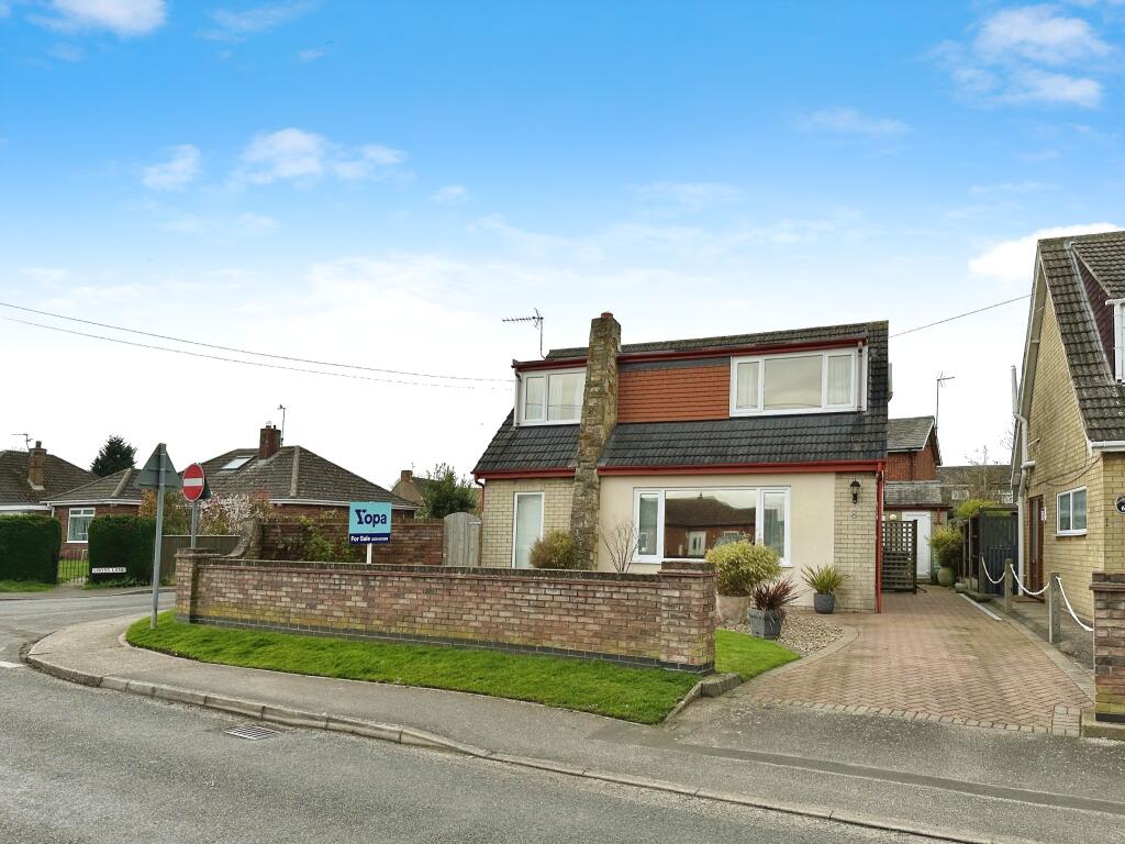 3 bedroom detached house for sale in Meadow Lane, North Hykeham, LN6