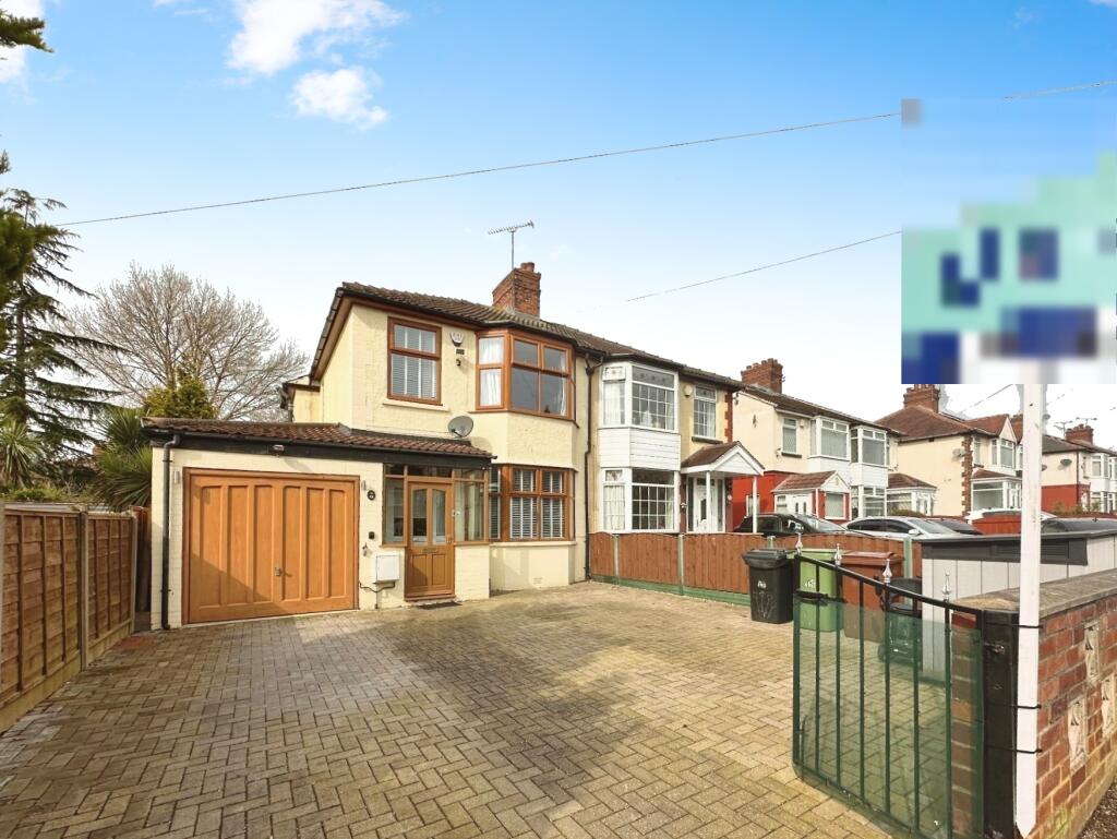 3 bedroom semidetached house for sale in Fearnville Place, Oakwood