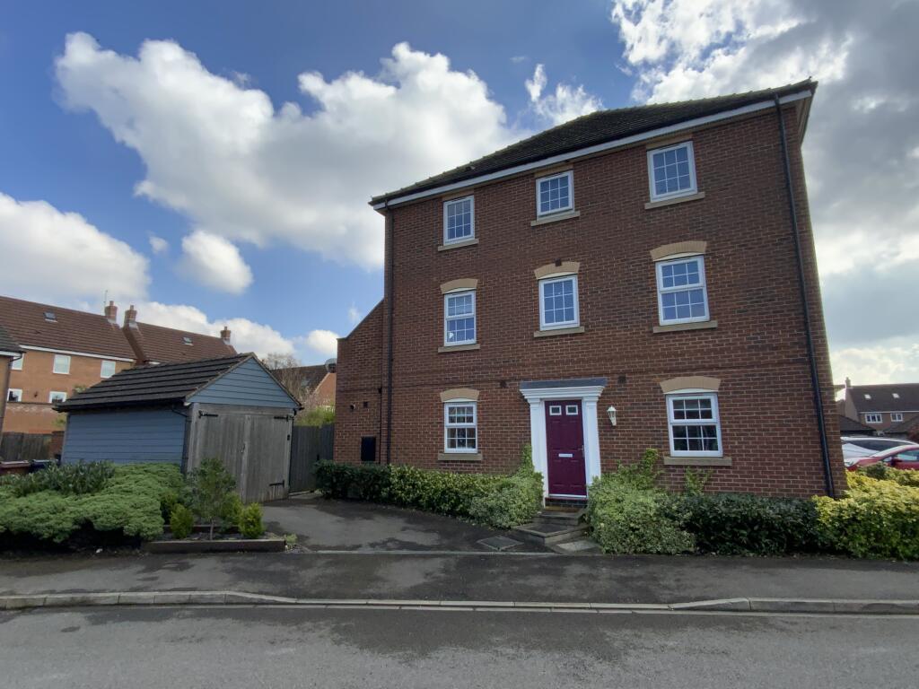 4 bedroom semi-detached house for sale in Hornscroft Park, Kingswood, Hull, HU7
