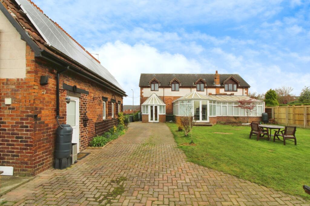 4 bedroom farm house for sale in Morthen Road, Rotherham, S66
