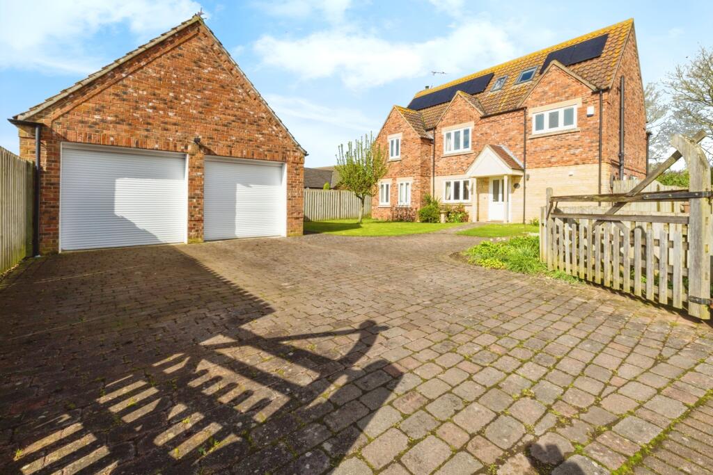5 bedroom detached house for sale in Close, South Kyme, LN4