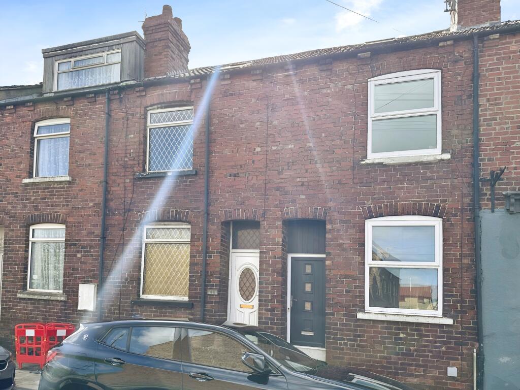 3 bedroom terraced house for sale in York Road, Tadcaster, LS24