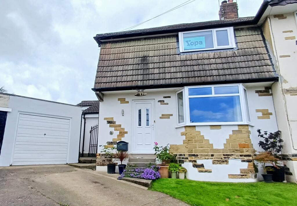 3 bedroom semidetached house for sale in Park Close, Bingley, BD16