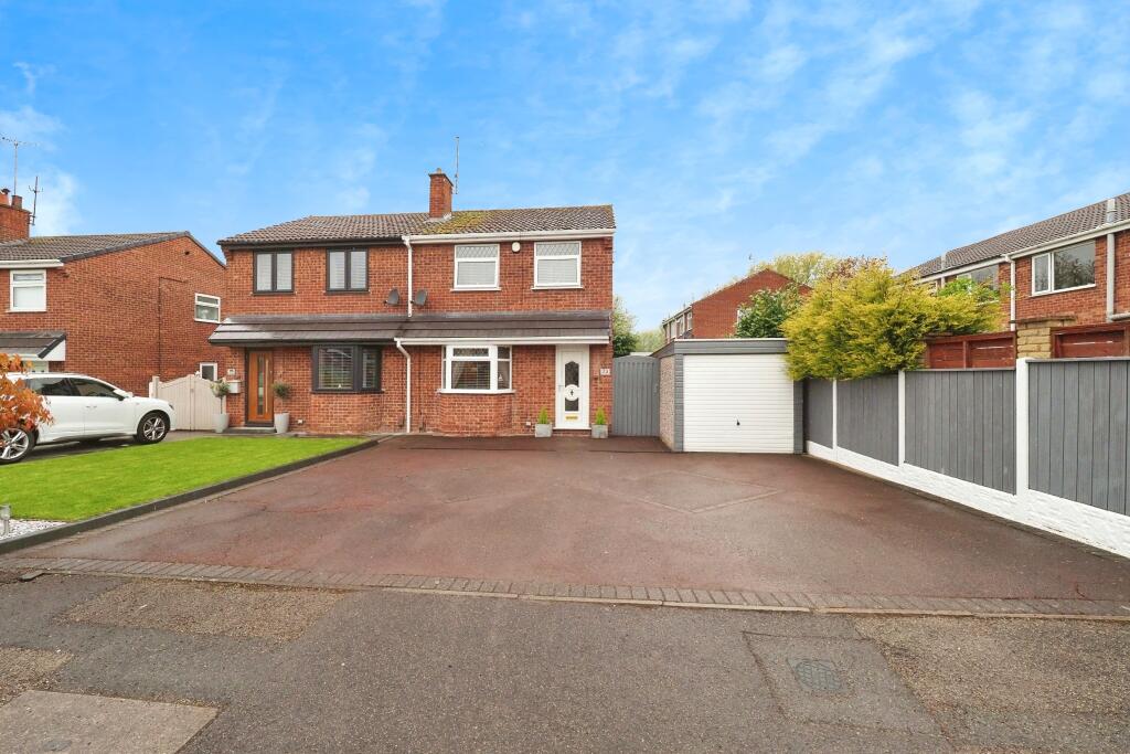 3 bedroom semidetached house for sale in Long Meadow, Mansfield, NG19