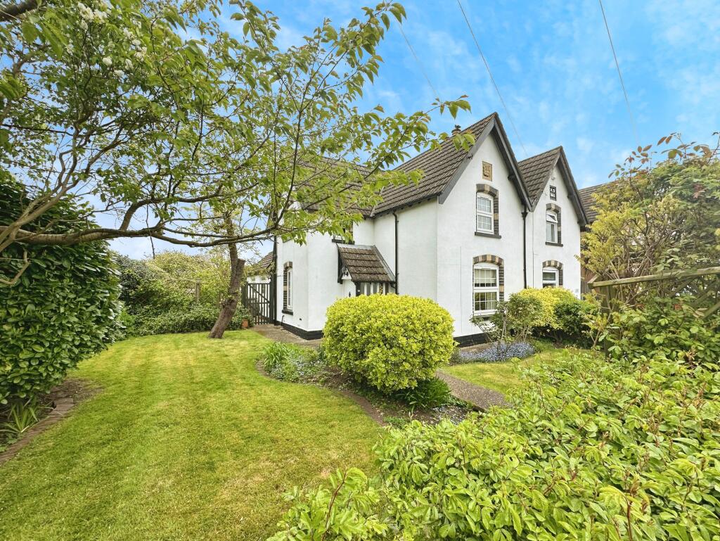 3 bedroom cottage for sale in Waterloo Lane, Skellingthorpe, LN6