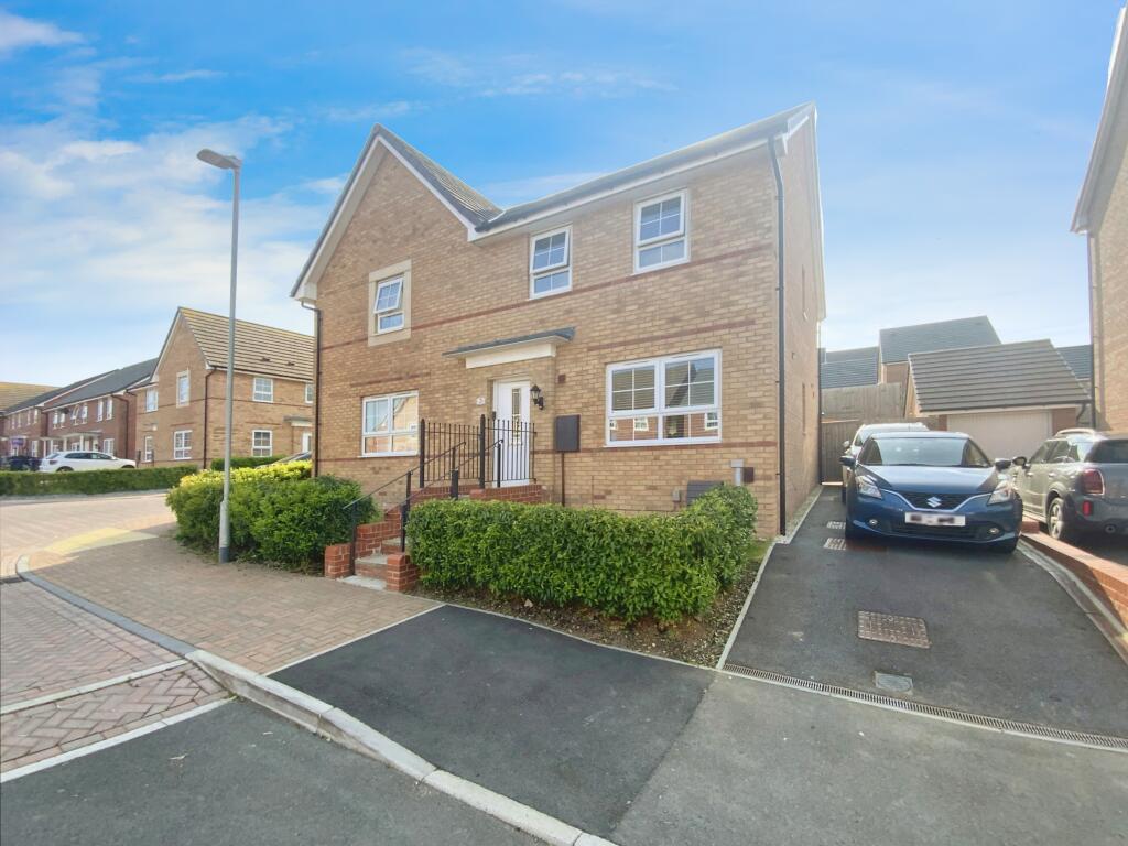 3 bedroom semidetached house for sale in Totnes Place, Grantham, NG31