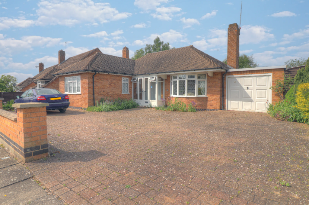 2 bedroom detached bungalow for sale in Davenport Road, Leicester, LE5
