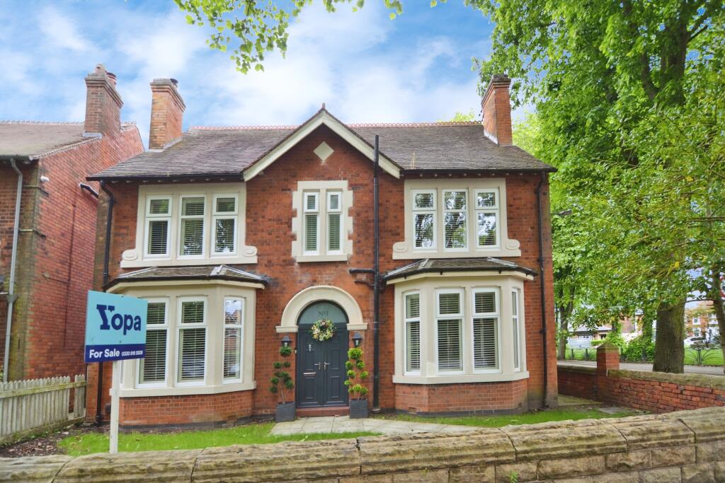 4 bedroom detached house for sale in High Oakham Road, Mansfield, NG18