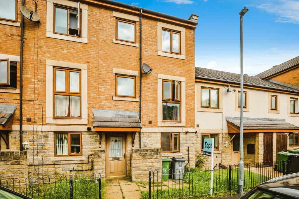 4 bedroom terraced house for sale in Greenlea Court, Huddersfield, HD5
