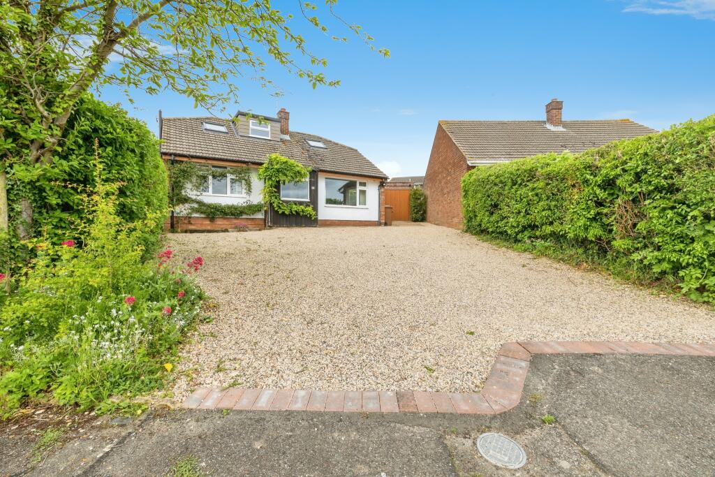 4 bedroom detached bungalow for sale in Gail Grove, Heighington, LN4