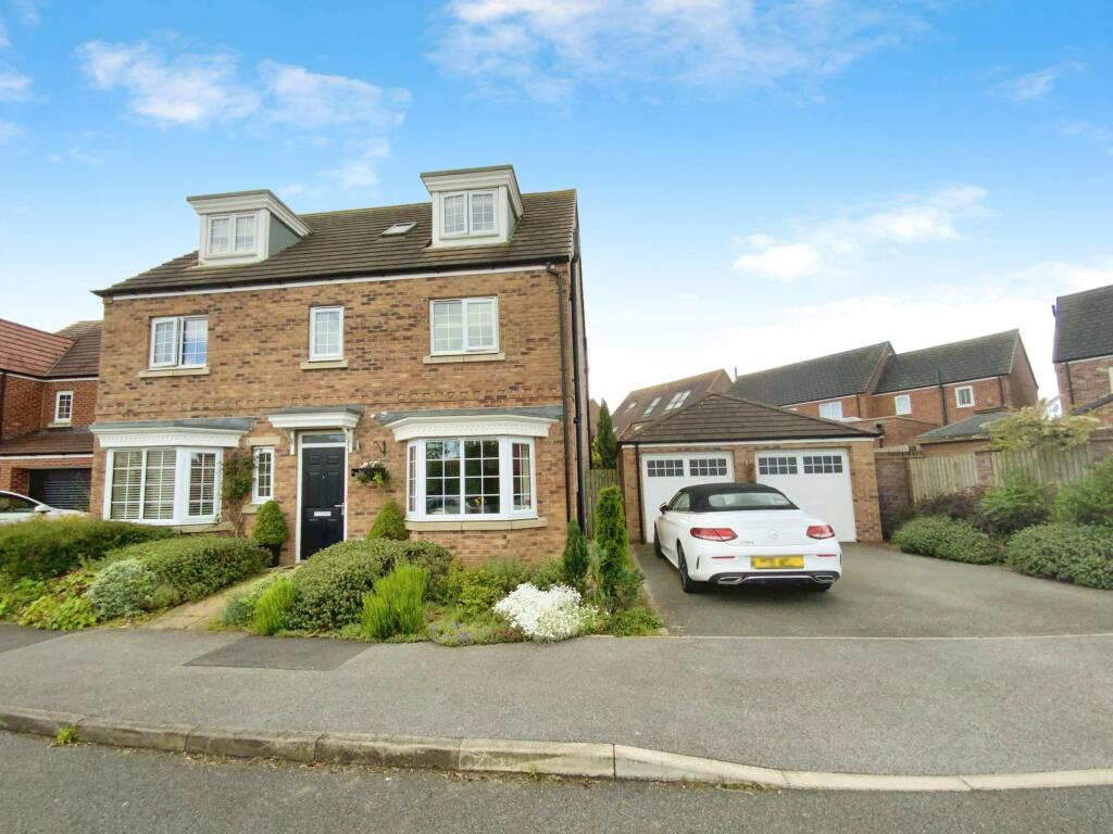 5 bedroom detached house for sale in Mulberry Avenue, Molescroft, Beverley, HU17