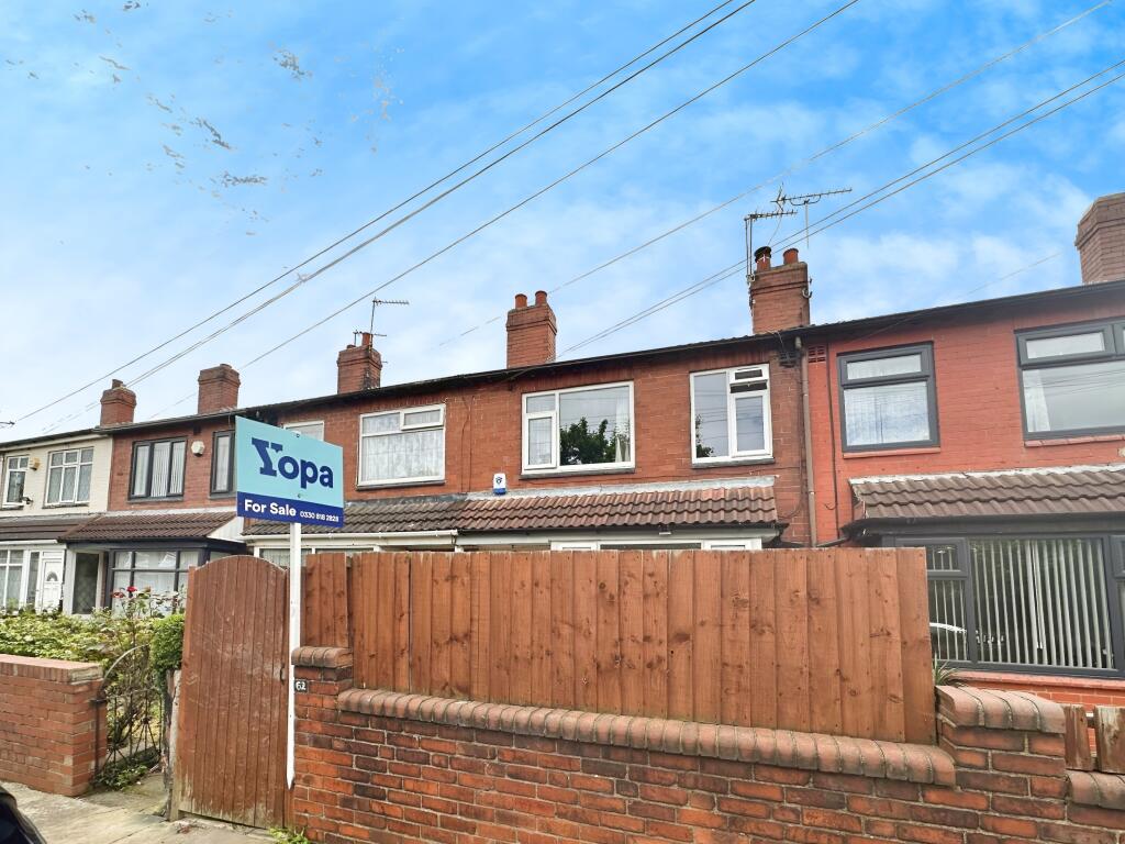 3 bedroom terraced house for sale in Longroyd View, Leeds, LS11