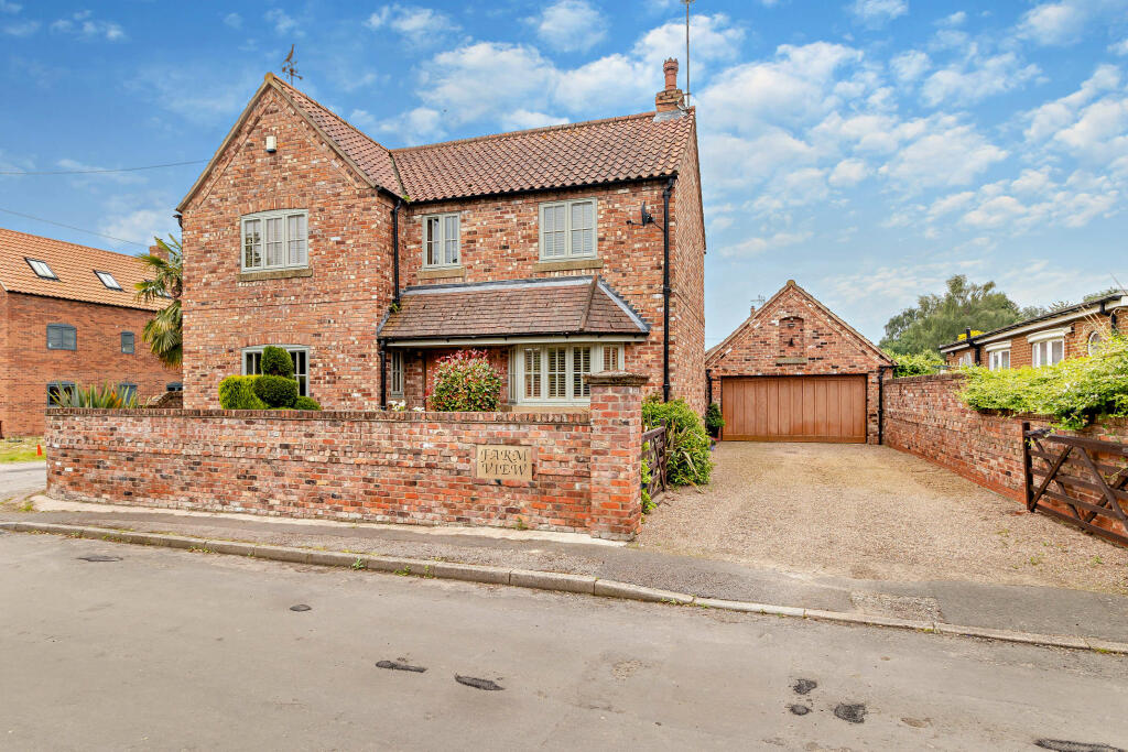 4 bedroom detached house for sale in Slaynes Lane, Misson, Doncaster, DN10