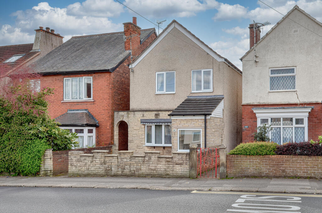 3 bedroom detached house for sale in Boythorpe Road, Chesterfield, S40