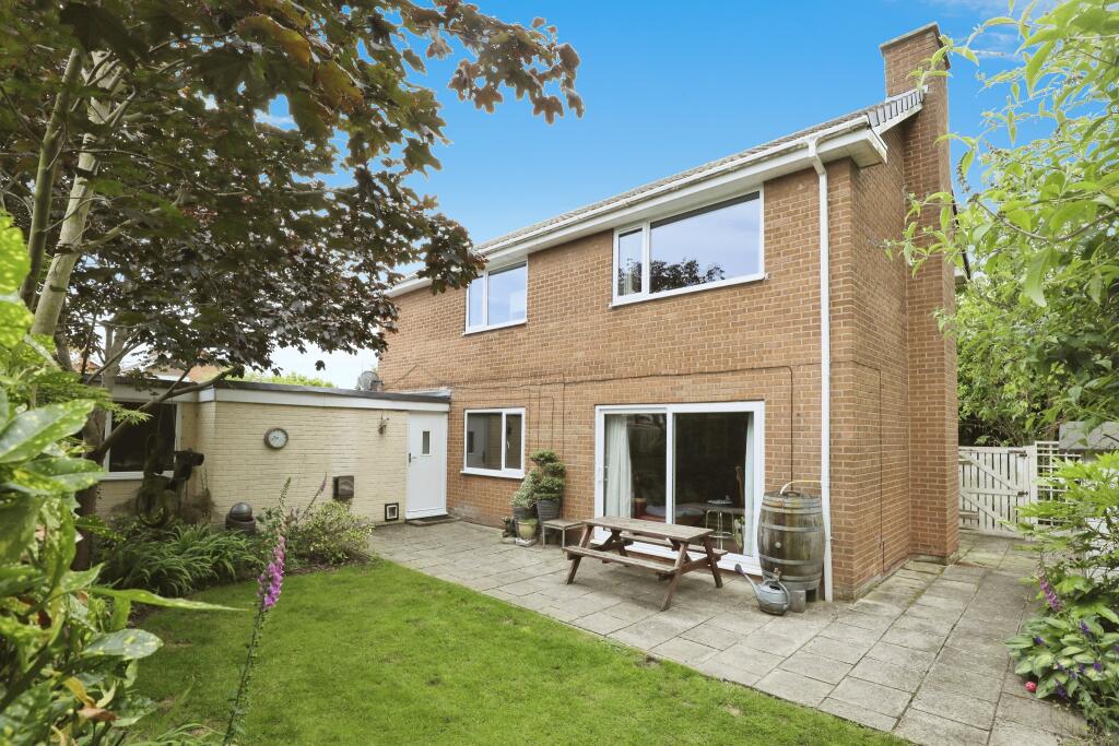 4 bedroom detached house for sale in Water Meadows, Worksop, S80