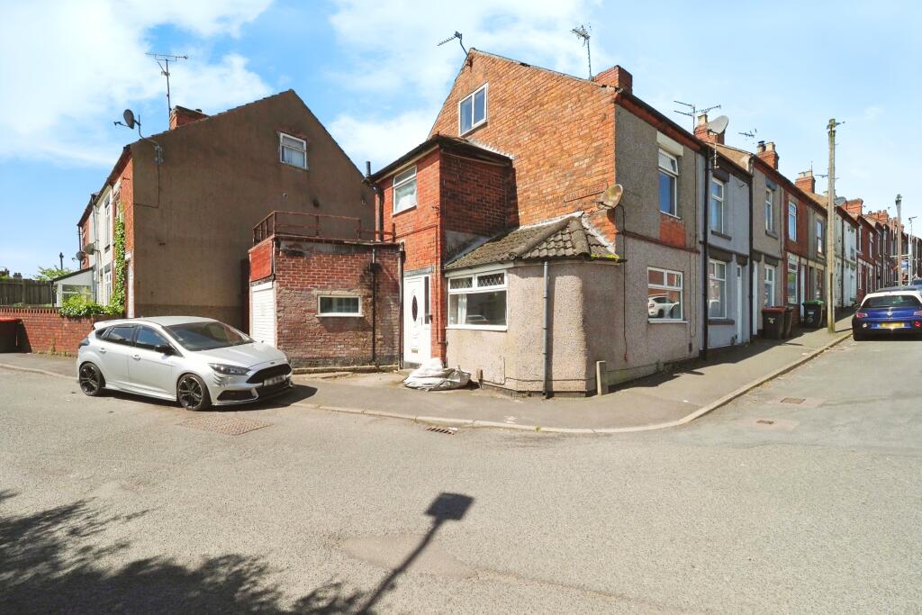3 bedroom terraced house for sale in Main Street, Suttoninashfield, NG17