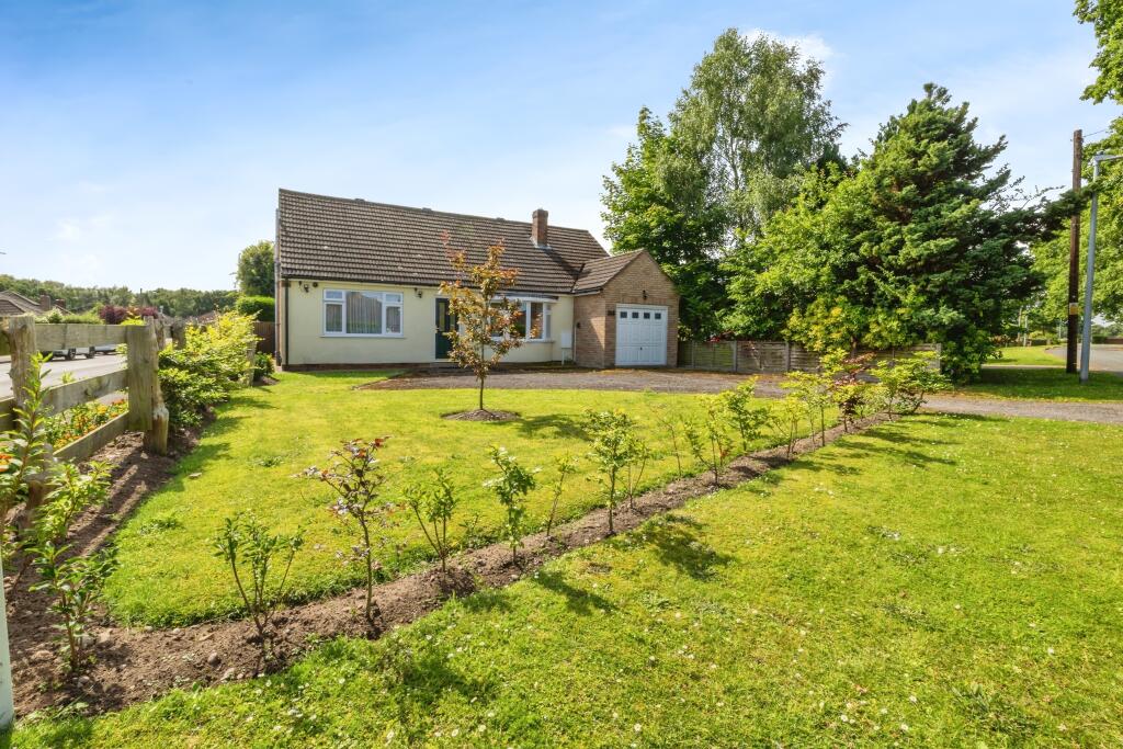 2 bedroom bungalow for sale in Waterloo Lane, Skellingthorpe, LN6