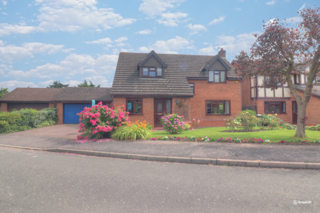 4 bedroom detached house for sale in Willow Grove, Mountsorrel